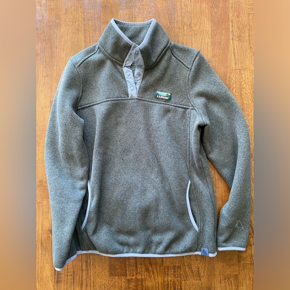 Women’s L.L. Bean pull over a fleece. Size small. In great condition.​​​​​​